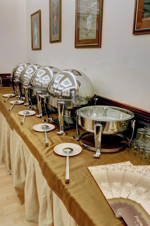 Palace On Ganges - Heritage Hotel Waranasi Zewnętrze zdjęcie