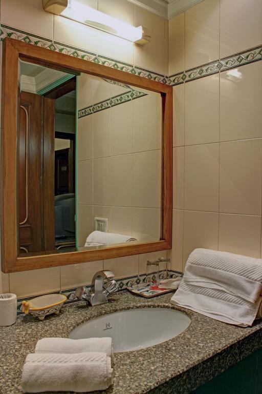 Palace On Ganges - Heritage Hotel Waranasi Zewnętrze zdjęcie